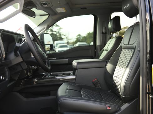 New 2026 Ford F250 Lariat w/ Black Appearance Package image 28