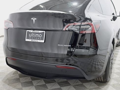 Used 2022 Tesla Model Y Long Range image 12