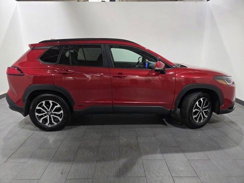 Used 2023 Toyota Corolla Cross SE image 6