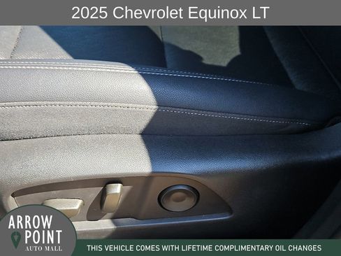 Used 2025 Chevrolet Equinox LT w/ Convenience Package II FWD image 23