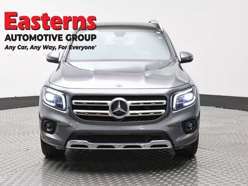 Used 2021 Mercedes-Benz GLB 250 4MATIC w/ Premium Package image 2