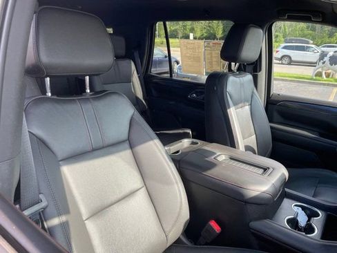 Used 2022 Chevrolet Tahoe RST w/ Luxury Package AWD/4WD image 9