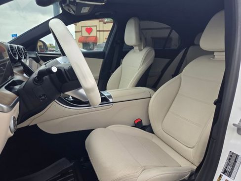 Used 2025 Mercedes-Benz C 300 Sedan image 16