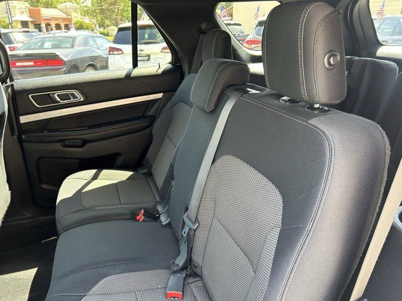 Used 2017 Ford Explorer XLT w/ Equipment Group 201A FWD image 15