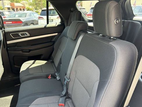 Used 2017 Ford Explorer XLT w/ Equipment Group 201A FWD image 15