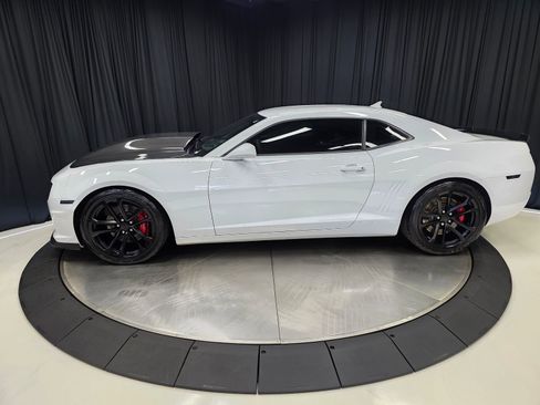 Used 2013 Chevrolet Camaro SS w/ SS Performance Package image 8