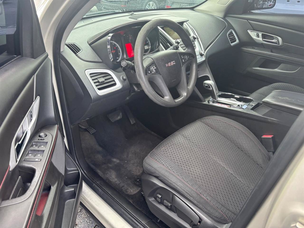 Used 2015 GMC Terrain SLE FWD image 9