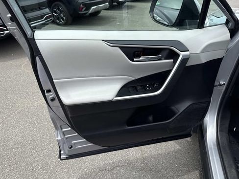 Used 2021 Toyota RAV4 XLE AWD/4WD image 10