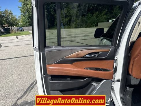 Used 2019 Cadillac Escalade ESV Premium Luxury AWD/4WD image 38