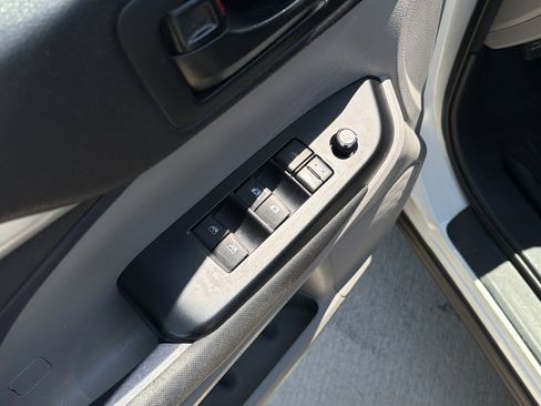 Used 2016 Toyota Highlander Plus FWD image 15