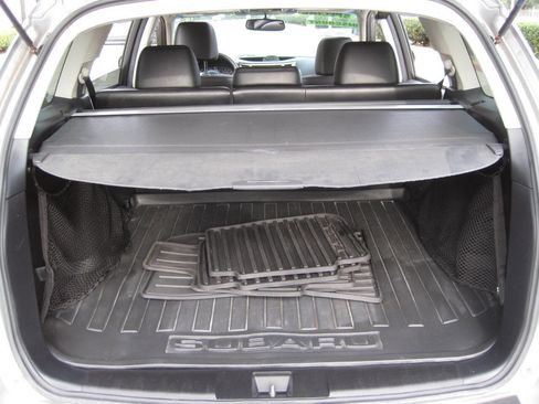 Used 2011 Subaru Outback 3.6R Limited image 17