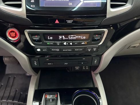 Used 2016 Honda Pilot Touring image 18