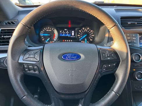 Used 2017 Ford Explorer XLT image 15