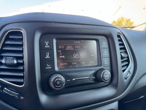 Used 2018 Jeep Compass Latitude FWD image 24