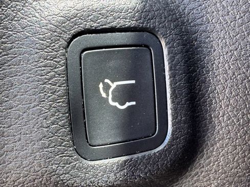 Used 2018 Jeep Compass Limited w/ Navigation Group FWD image 31