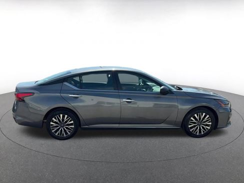 Used 2025 Nissan Altima 2.5 SV image 16