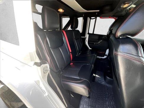 Used 2018 Jeep Wrangler Unlimited Rubicon AWD/4WD image 26