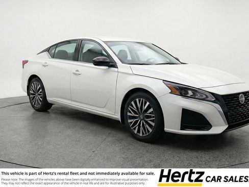 Used 2025 Nissan Altima 2.5 SV FWD image 1