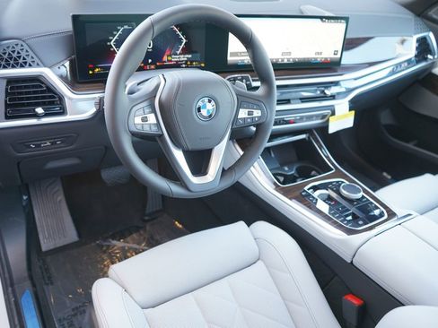 New 2026 BMW X5 xDrive50e w/ Premium Package AWD/4WD image 12