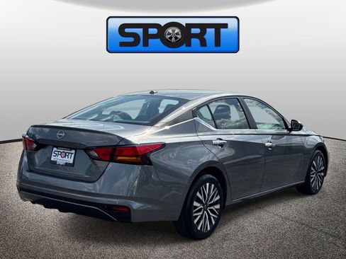 Used 2025 Nissan Altima 2.5 SV FWD image 25