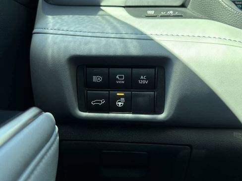 Used 2024 Toyota Highlander Platinum image 22