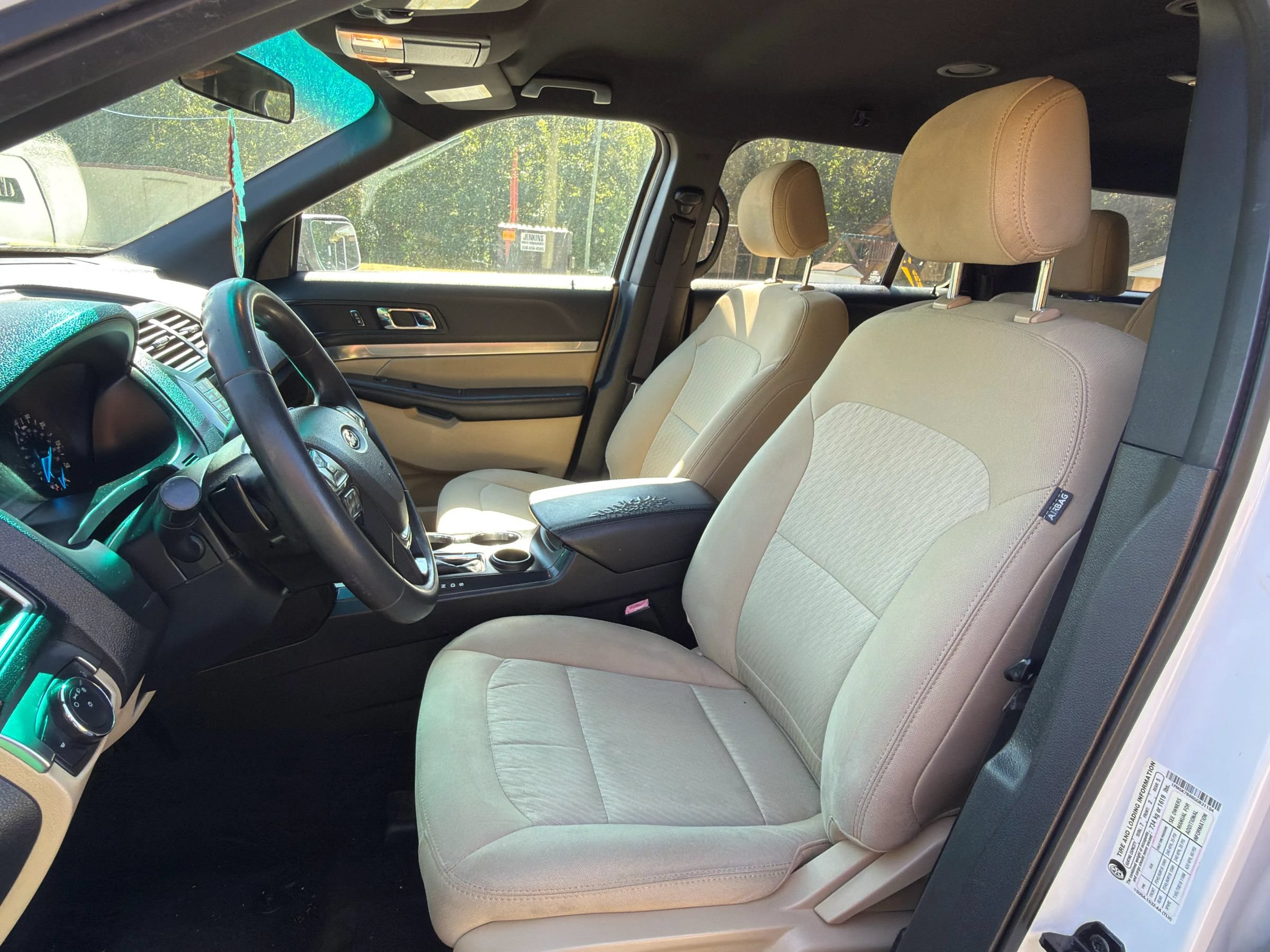 Used 2016 Ford Explorer FWD image 2
