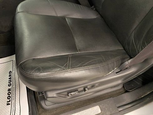 Used 2013 Chevrolet Avalanche LTZ image 18