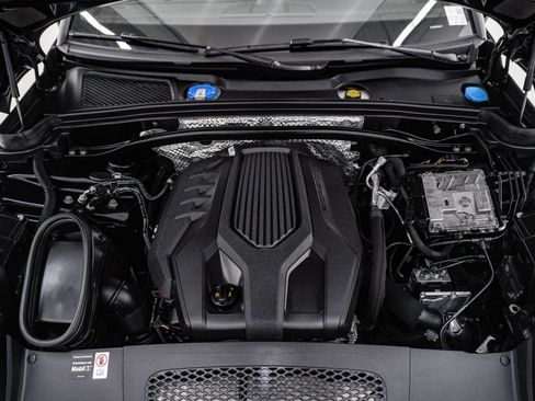 Certified 2026 Porsche Macan AWD/4WD image 28