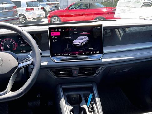 Certified 2026 Volkswagen Tiguan SE w/ Panoramic Sunroof Package FWD image 20