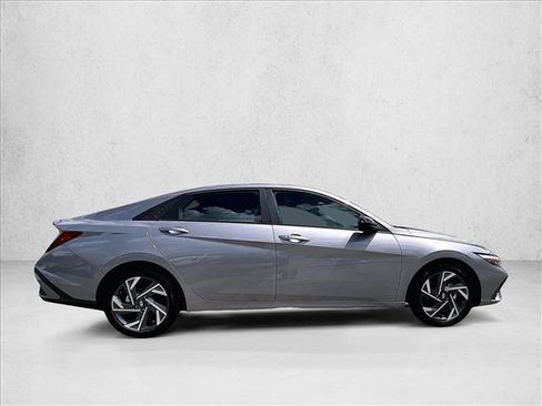 Used 2025 Hyundai Elantra Sport w/ Cargo Package FWD image 5