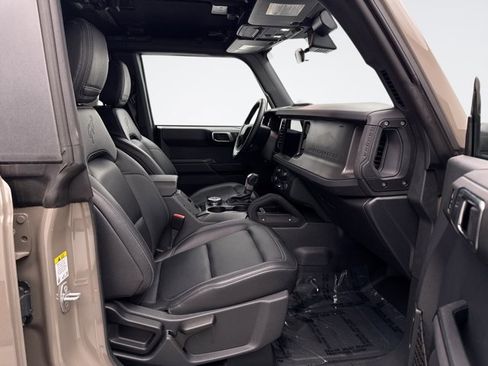 Used 2025 Ford Bronco Big Bend w/ Black Diamond Package image 18