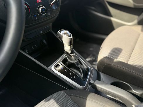 Used 2020 Hyundai Accent SE FWD image 31