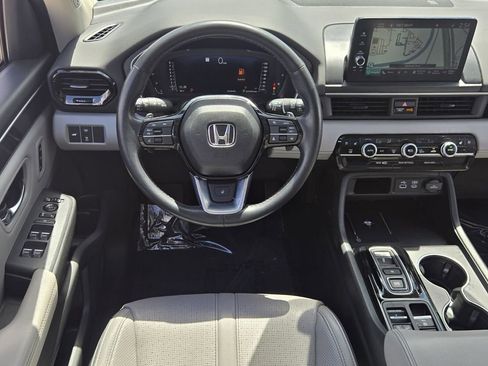 Used 2023 Honda Pilot Elite image 12