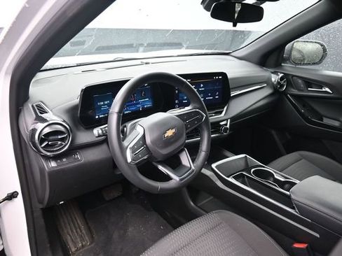 Used 2025 Chevrolet Equinox LT FWD image 18