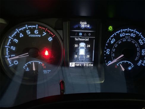 Used 2021 Toyota Tacoma TRD Sport w/ Technology Package image 17