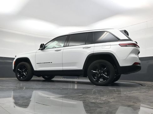 Used 2023 Jeep Grand Cherokee Altitude AWD/4WD image 38