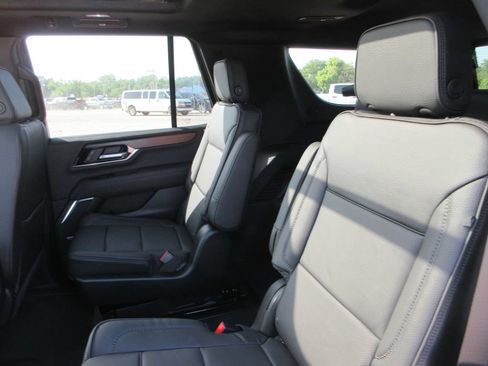 New 2026 GMC Yukon Denali w/ Sun & Power Step Package AWD/4WD image 12