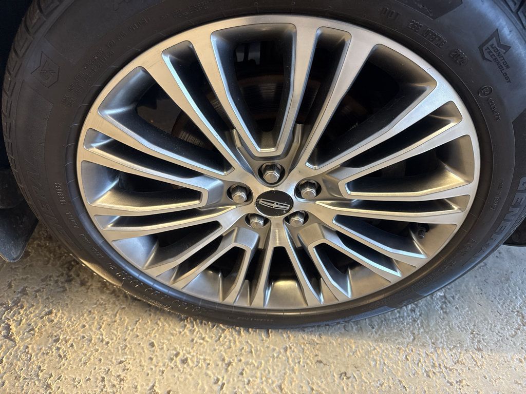 Used 2016 Lincoln MKX Reserve w/ Luxury Package FWD image 32