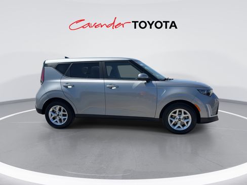 Used 2025 Kia Soul LX w/ LX Technology Package FWD image 9