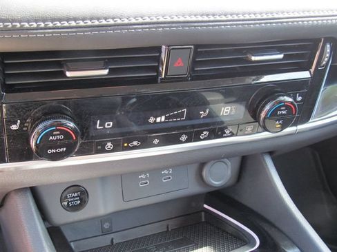 Certified 2025 Nissan Rogue SL FWD image 28