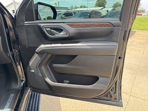 Used 2021 Chevrolet Tahoe High Country w/ Premium Package 2 AWD/4WD image 29