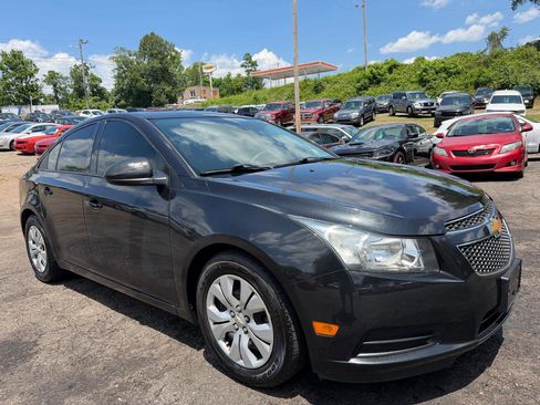 Used 2013 Chevrolet Cruze LS FWD image 3