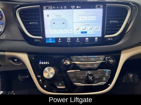 Used 2024 Chrysler Pacifica Touring-L FWD image 5