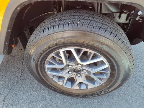 Used 2025 Jeep Wrangler Unlimited Sahara AWD/4WD image 31