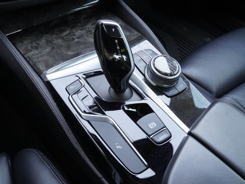 Used 2020 BMW M550i xDrive AWD/4WD image 30