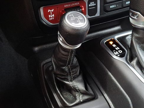 Used 2024 Jeep Wrangler Unlimited AWD/4WD image 15