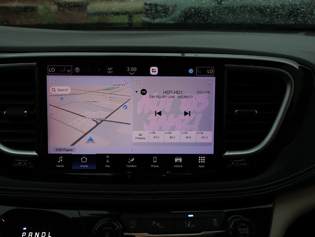 Used 2023 Chrysler Pacifica Limited FWD image 18