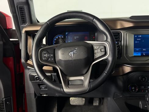 Used 2023 Ford Bronco Outer Banks AWD/4WD image 14