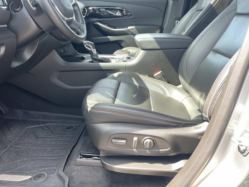 Used 2023 Chevrolet Traverse RS w/ LPO, Floor Liner Package AWD/4WD image 20