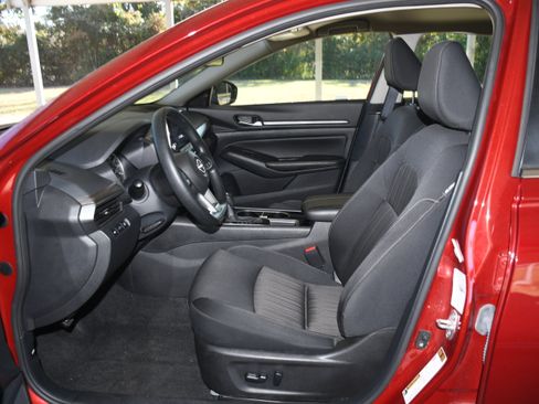 Used 2024 Nissan Altima 2.5 SV image 7